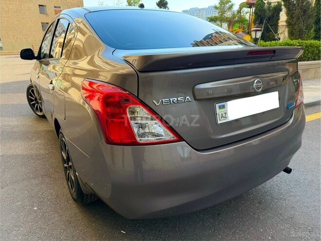 Nissan Versa-4