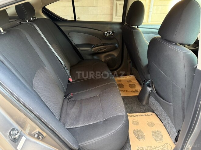 Nissan Versa-18