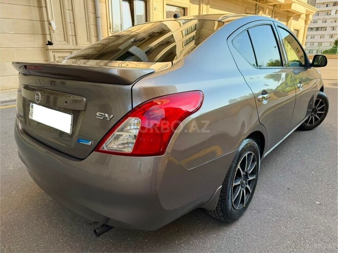 Nissan Versa-7