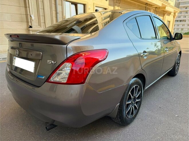 Nissan Versa-9