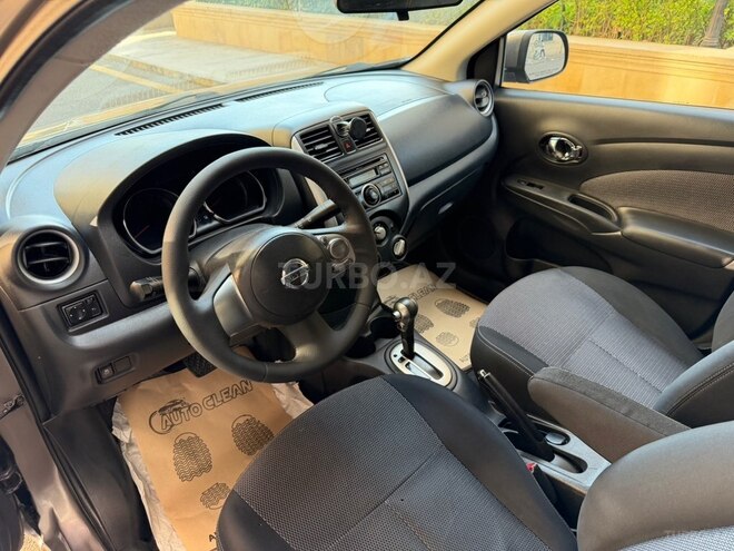 Nissan Versa-15