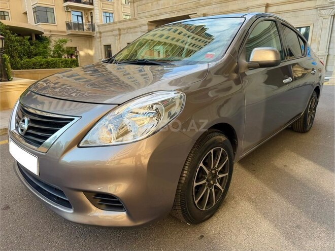 Nissan Versa-8