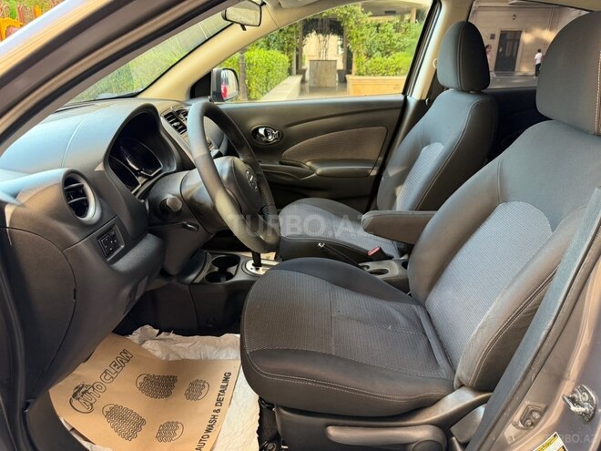 Nissan Versa-16