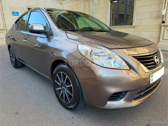 Nissan Versa-10