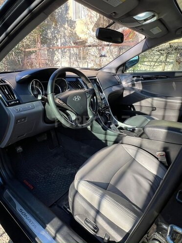 Hyundai Sonata-13