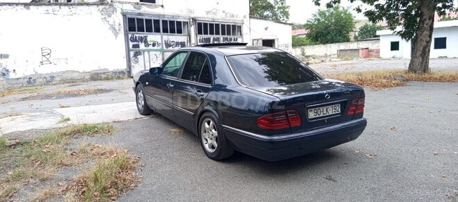 Mercedes E 200-2