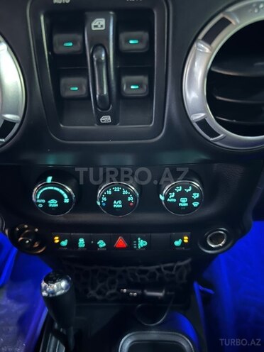 Jeep Wrangler-21