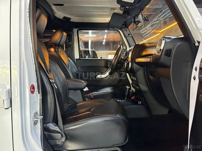 Jeep Wrangler-16