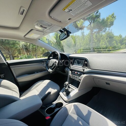Hyundai Elantra-10