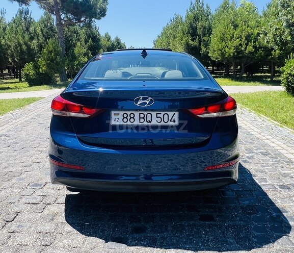 Hyundai Elantra-11