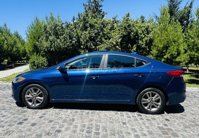 Hyundai Elantra-3