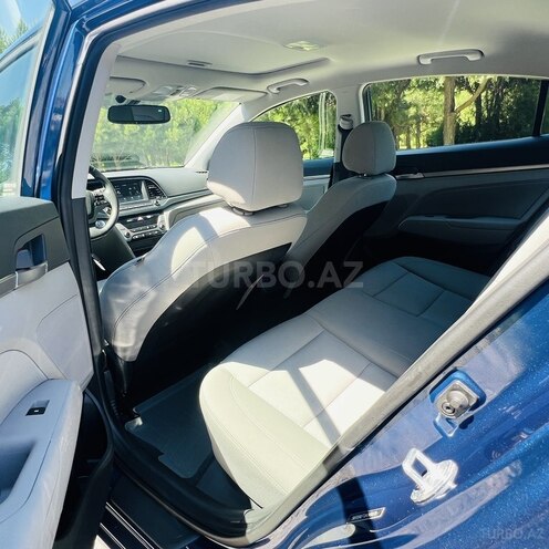 Hyundai Elantra-9