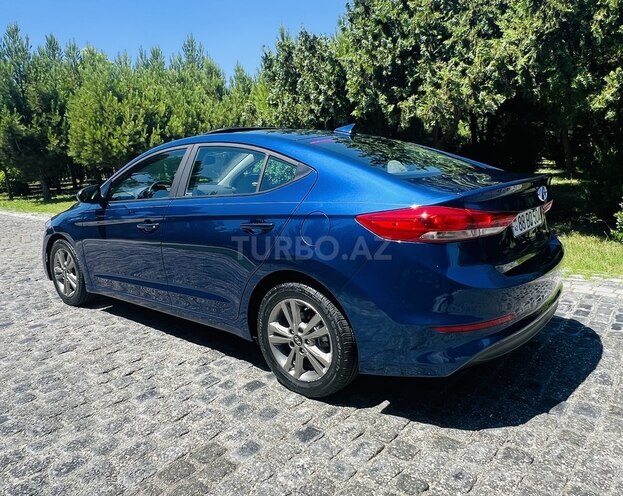 Hyundai Elantra-4