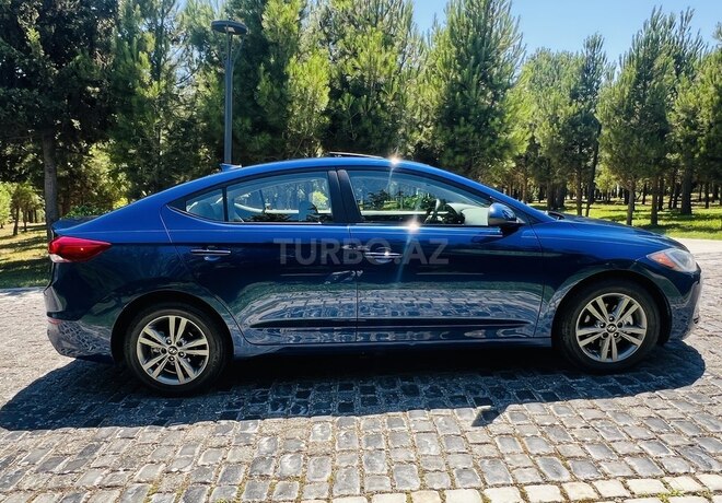 Hyundai Elantra-6