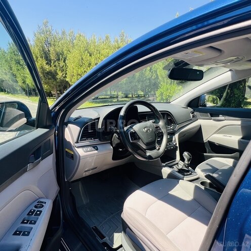 Hyundai Elantra-8