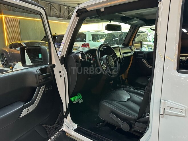 Jeep Wrangler-13