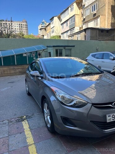 Hyundai Elantra-2