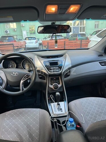 Hyundai Elantra-6