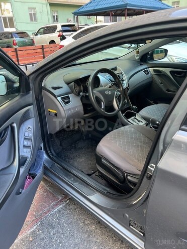 Hyundai Elantra-5