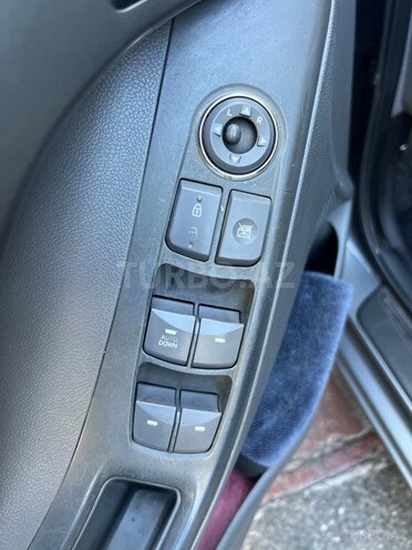 Hyundai Elantra-9