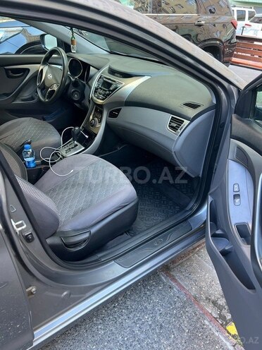 Hyundai Elantra-10