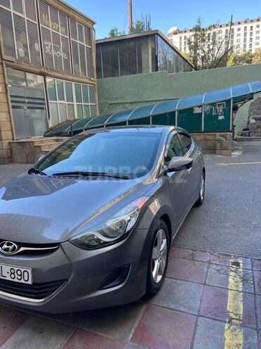 Hyundai Elantra-4