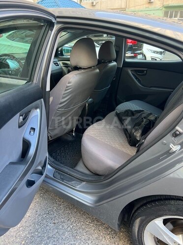 Hyundai Elantra-7