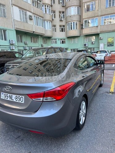 Hyundai Elantra-3