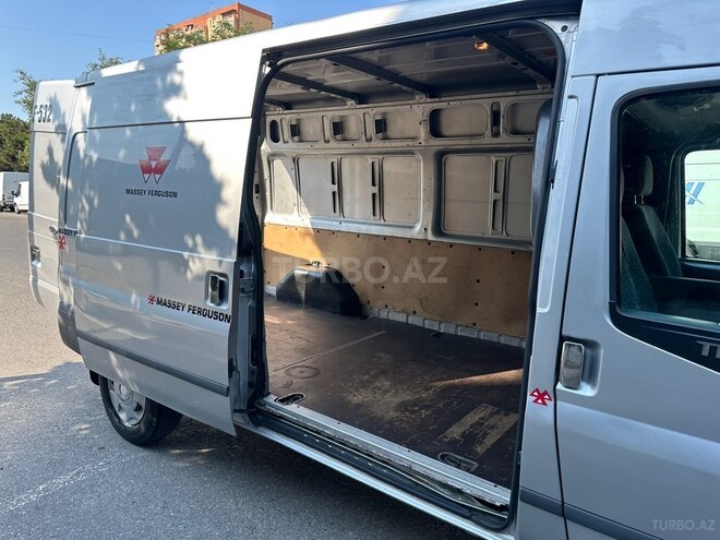 Ford Transit-8