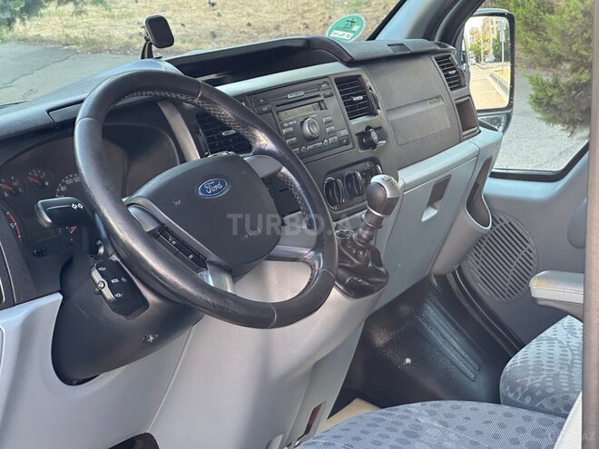 Ford Transit-9