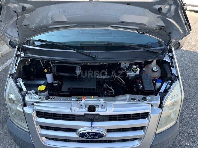 Ford Transit-12
