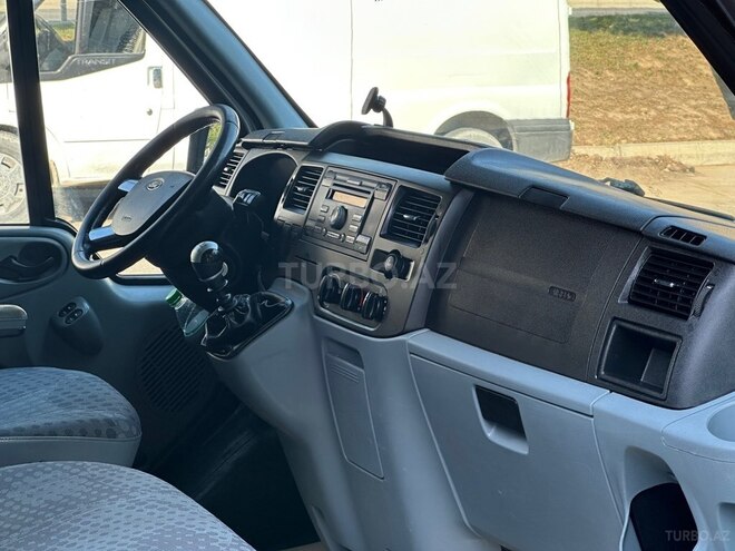 Ford Transit-10