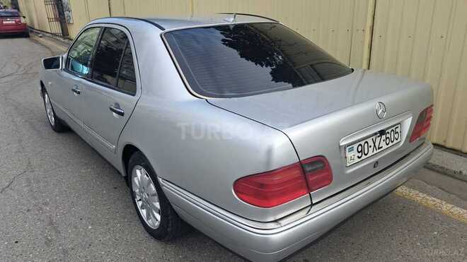 Mercedes E 200-5