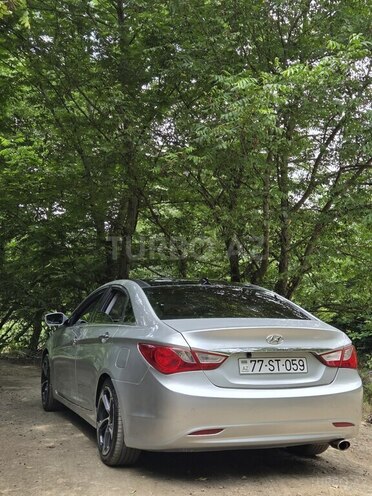 Hyundai Sonata-4