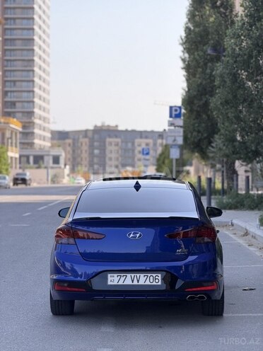Hyundai Elantra-13