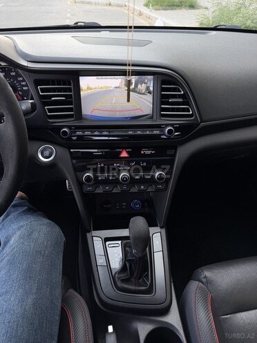 Hyundai Elantra-18