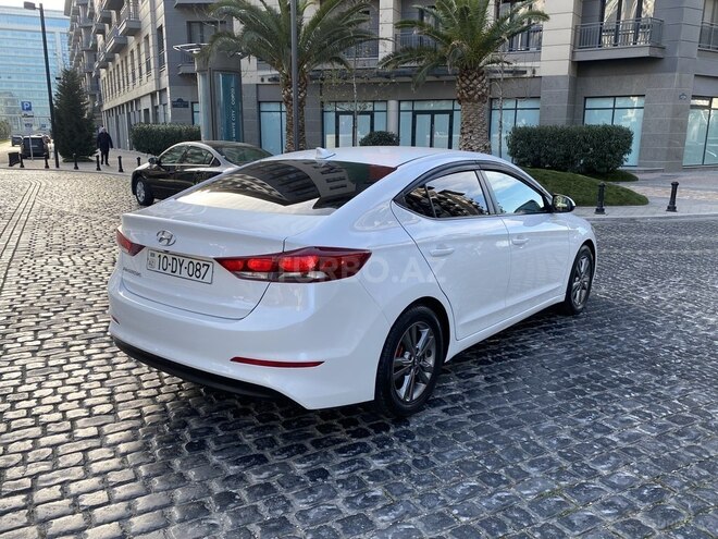 Hyundai Elantra-3