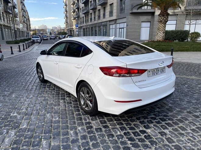 Hyundai Elantra-4