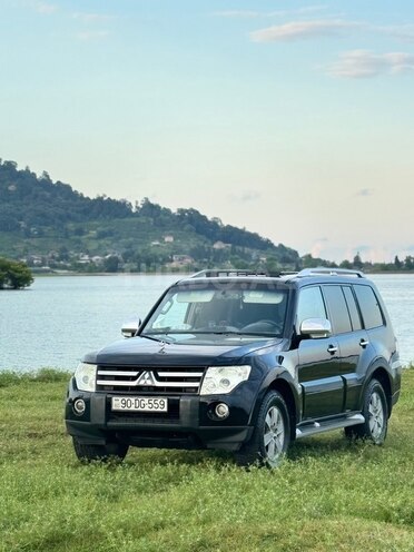Mitsubishi Pajero-4