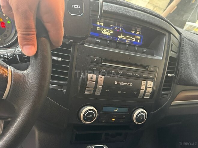 Mitsubishi Pajero-11