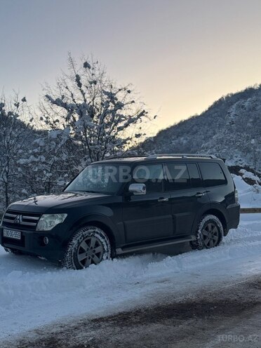 Mitsubishi Pajero-7