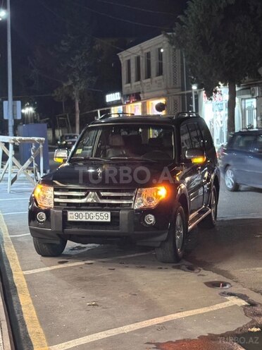 Mitsubishi Pajero-2