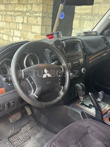 Mitsubishi Pajero-10