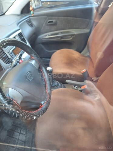 Kia Rio-5