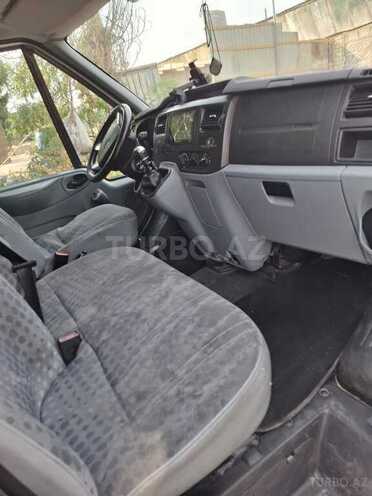 Ford Transit-3