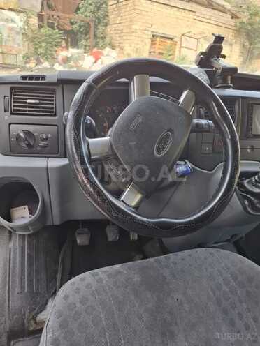 Ford Transit-4
