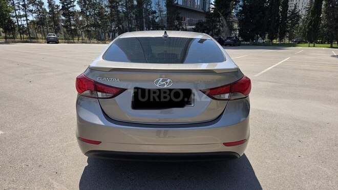Hyundai Elantra-4