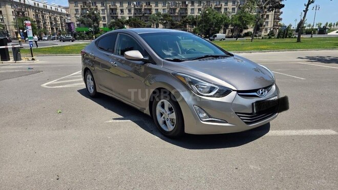 Hyundai Elantra-2