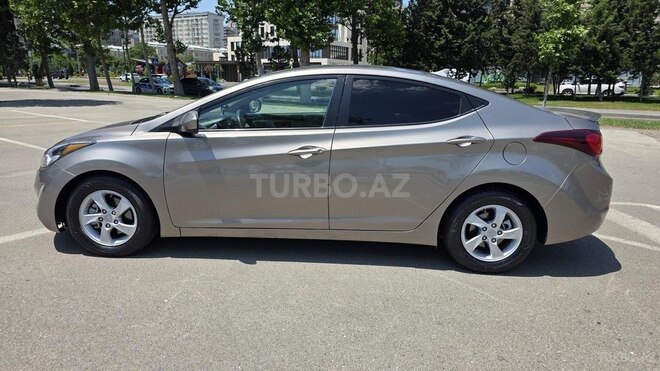 Hyundai Elantra-6