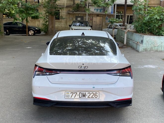 Hyundai Elantra-3